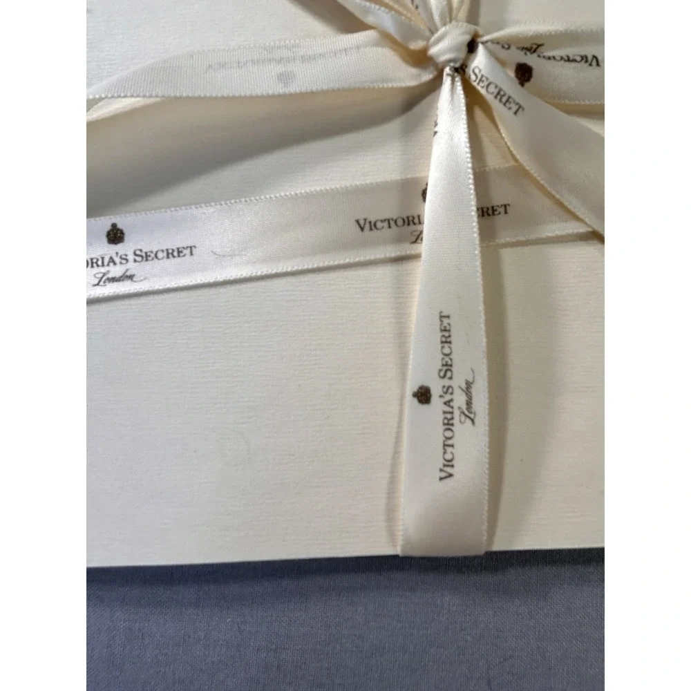 Vintage Victoria's Secret London Stationary 30 Sheets No Envelopes Has Wear
